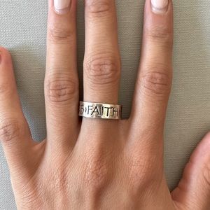 James Avery Retired Faith Family Friends Ring